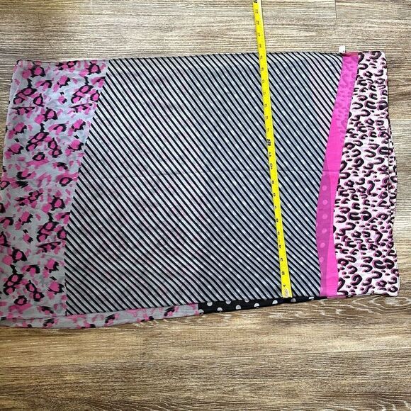 Pink cheetah pattern scarf - Picture 3 of 7